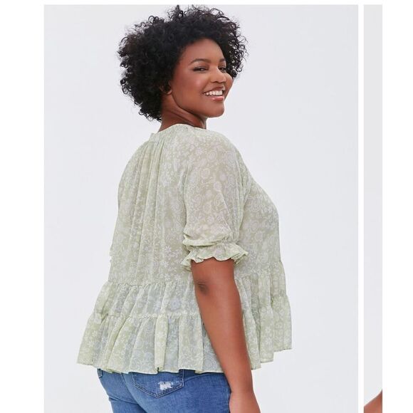 𝅺Forever 21 tiered Sage green patterned top with keyhole front and tie sz 0X - Picture 2 of 11